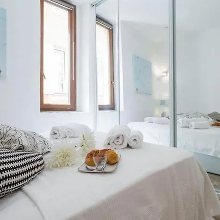 In Old Town - 2min Beach, Restaurant & Bars شقة